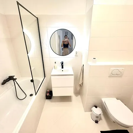 아파트 Riviera 2 Parking And Smart Check In 반스카비스트리카